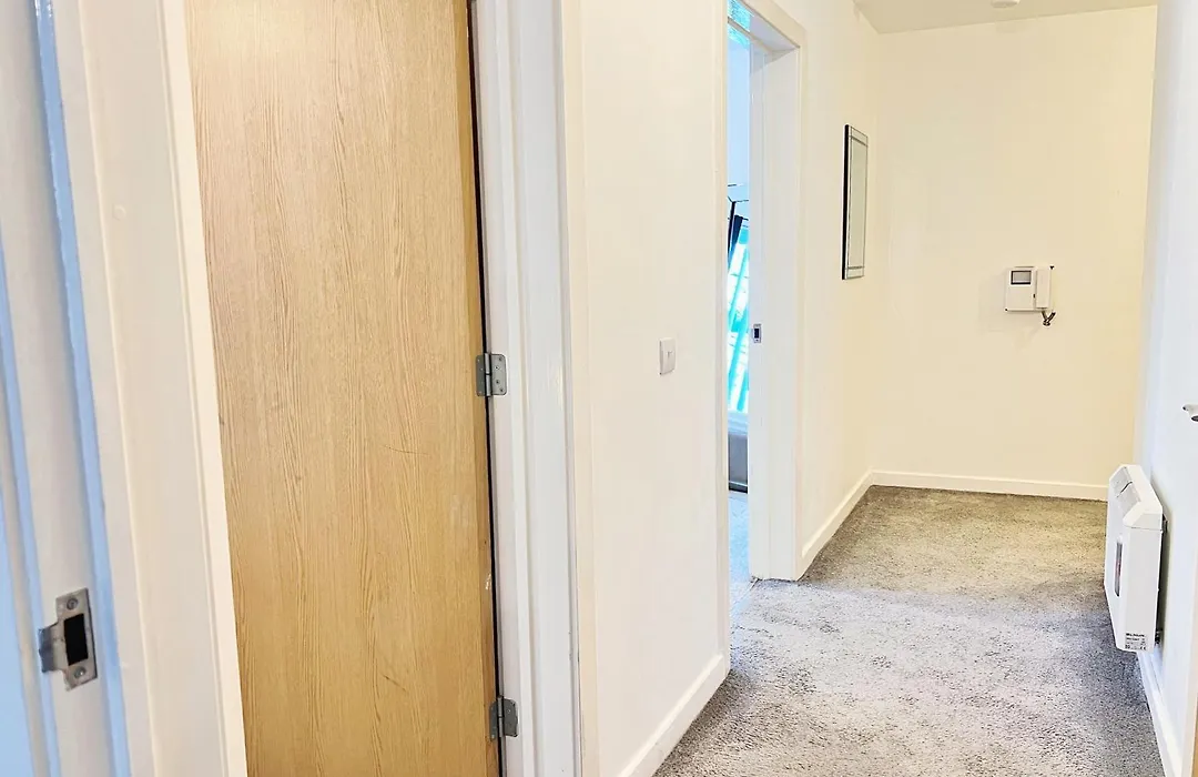 Spacious 2 Bedroom Groundfloor City Apartment-1