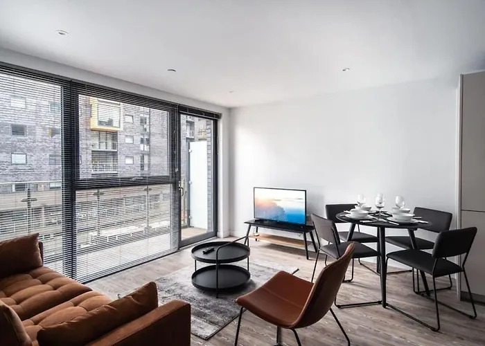 Spacious 2 Bed In Central