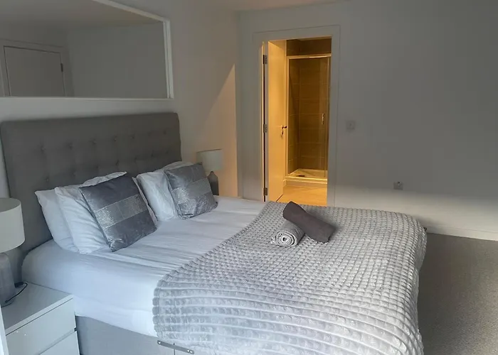 Manchester City Center Apartment