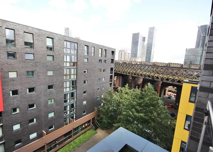 Spacious 2 Bed In Central